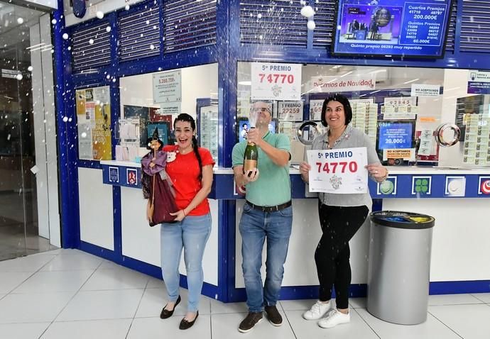 22/12/2019 TELDE.  Lotería de Navidad en Telde. CC El Mirador administración El Mirador y en CC La Mareta la administración La Brujita.  Fotógrafa: YAIZA SOCORRO.  | 22/12/2019 | Fotógrafo: Yaiza Socorro