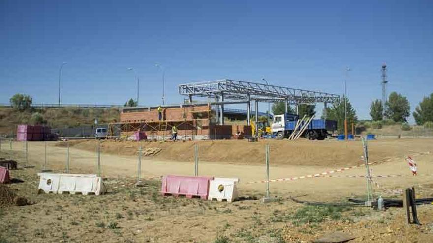 Estado actual de construcción de la gasolinera de AS24 frente al Centro de Negocios.