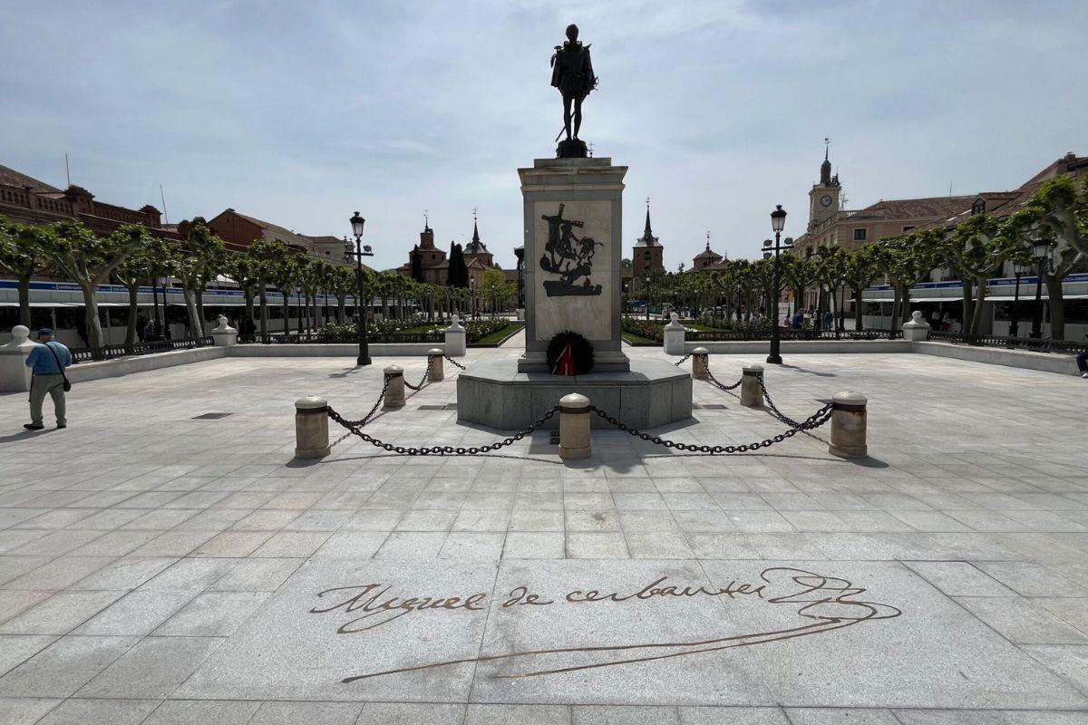 Así luce la Plaza Cervantes de Alcalá, una vez completada más del 95% de las obras de mejora, mantenimiento y rehabilitación