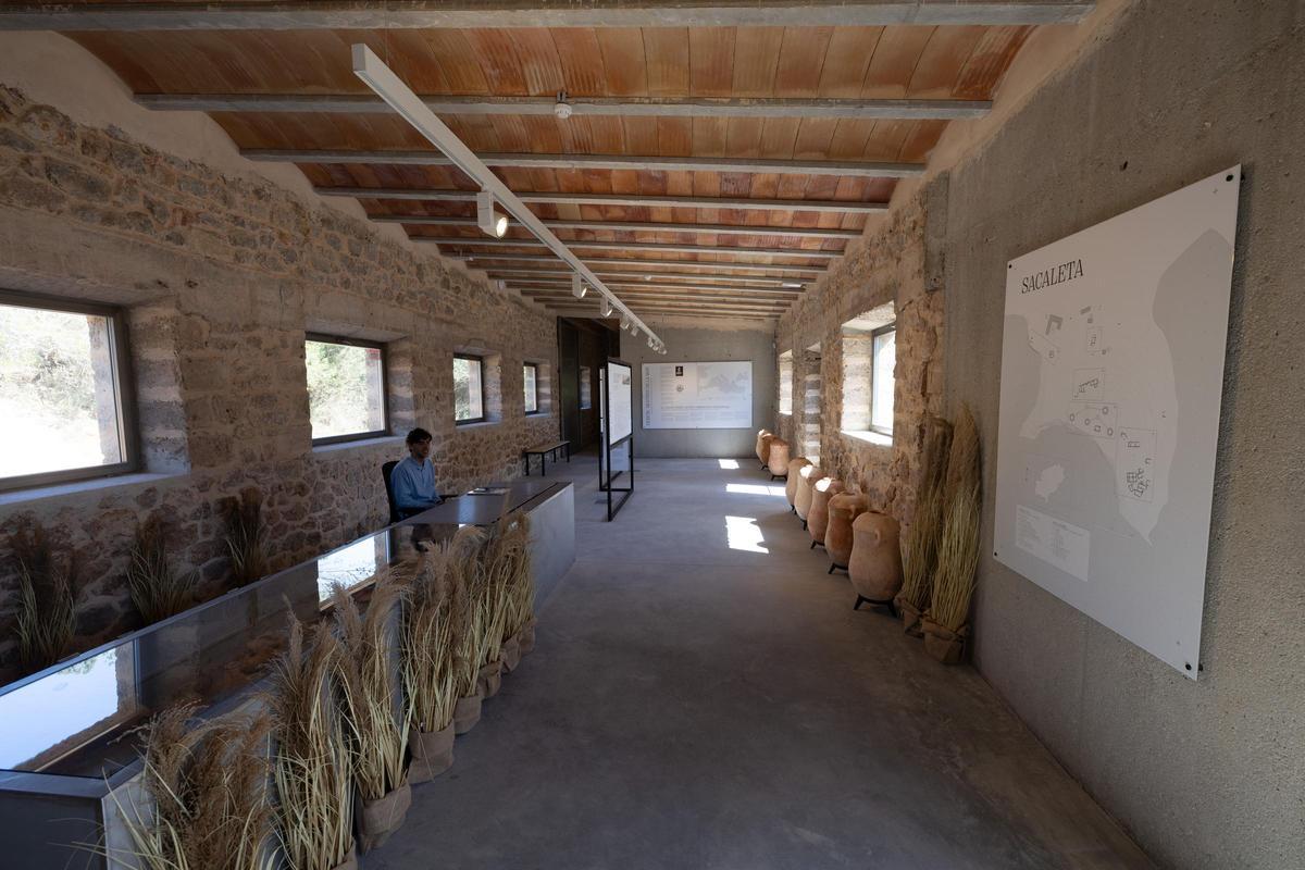 El Centro de Interpretación de Sa Caleta en la inauguración.