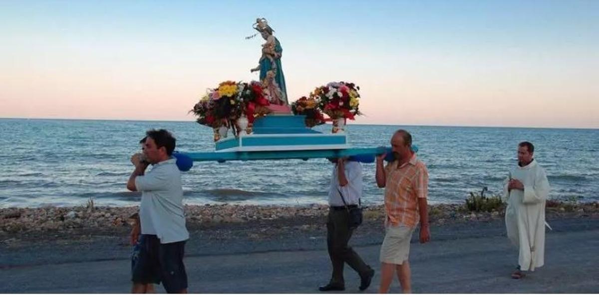 La Virgen, en procesión por el Grau Vell, en una anterior edición.