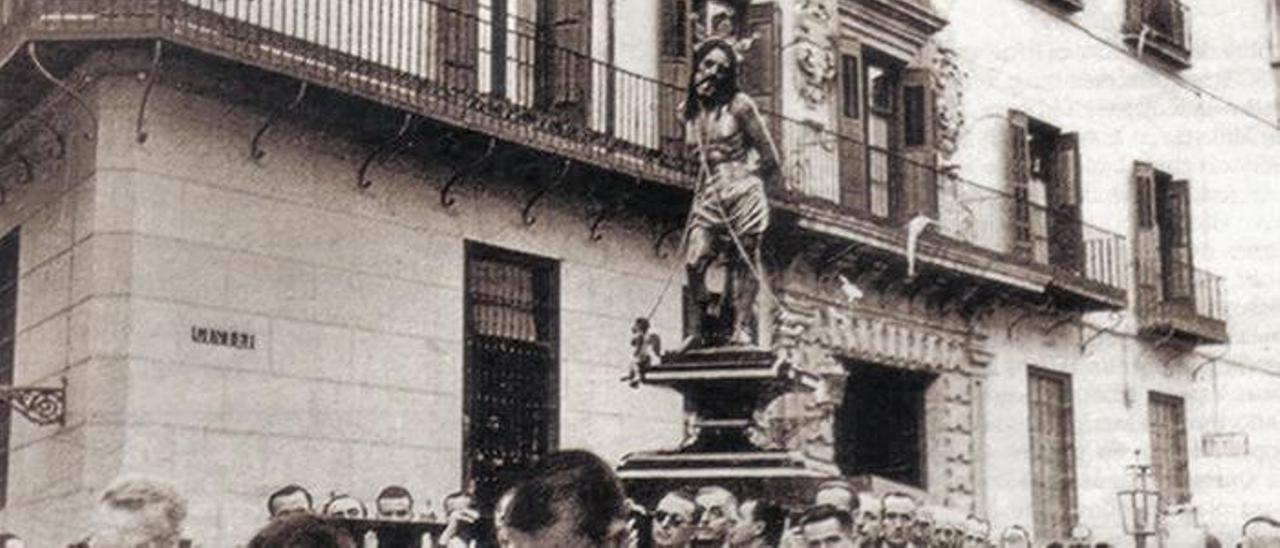 El Santo Cristo de la Salud, en la última procesión de rogativas con motivo de la sequía de 1945.
