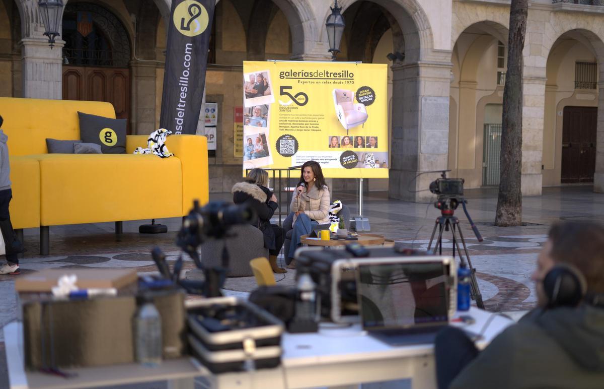 La empresa, líder en el sector del sofá, celebró sus 50 años de liderazgo llevando un sofá monumental por Barcelona, Mataró, Sabadell y otras ciudades catalanas antes de expandirse por toda España