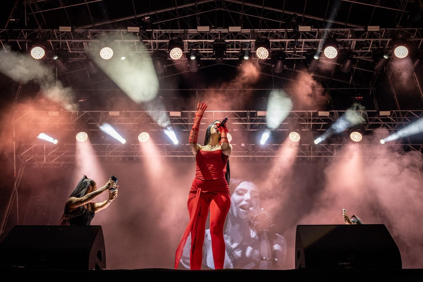 EN IMÁGENES | Naiara no falla a su cita con los Pilares en el concierto de los 40