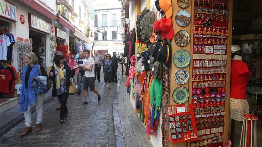 Detenidos un hombre y una mujer sorprendidos robando en tiendas turísticas del centro