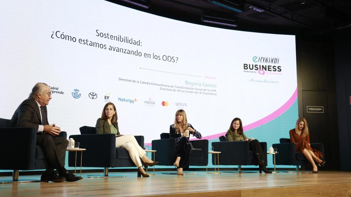 José D. Bogas, Consejero delegado de Endesa; Natalia Latorre, Presidenta de Shell España; Begoña Gómez, Directora de la Cátedra Extraordinaria de Transformación Social de la UCM. Directora de Africa Center del IE Foundation; Lara de Mesa, Global Head of Responsible Banking/ESG at Santander y Susana Rubio, Directora de Pagos Digitales e Innovación de Mastercard Iberia. | D.R.