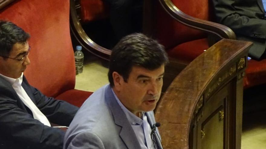 Fernando Giner interviene en un pleno del Ayuntamiento de València.