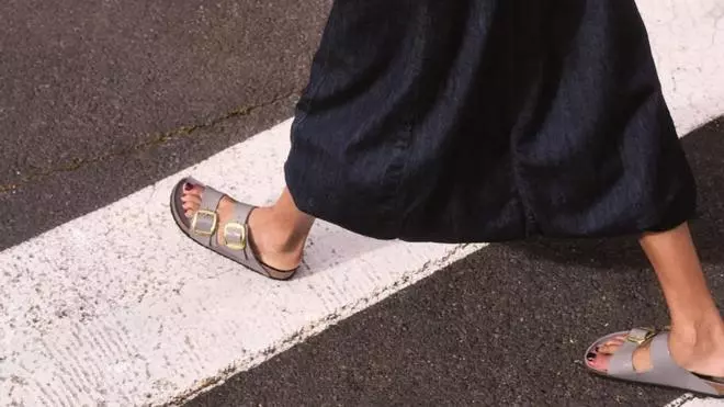 Decathlon rebaja al máximo las sandalias Birkenstock de oro que las expertas en moda llevan con absolutamente todo