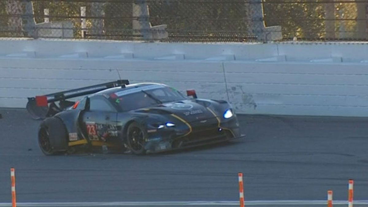 El Aston Martin pilotado por Riberas ha abandonado en Daytona