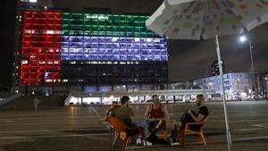 zentauroepp54477477 the city hall in the israeli coastal city of tel aviv is lit200814203333