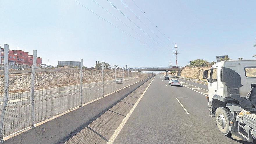 Herida una motorista en Tenerife tras caer de su moto