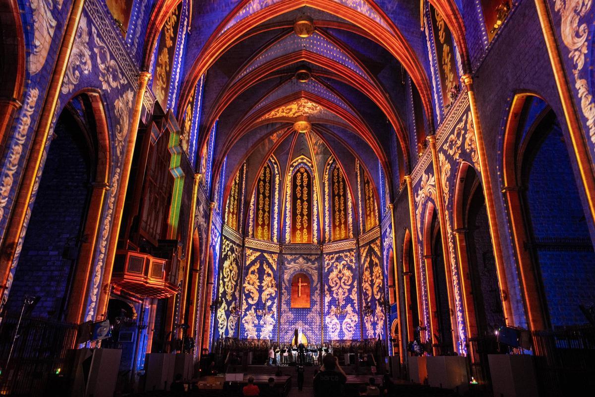 ‘LUMINISCENCE’, un espectáculo inmersivo de luz y música en Santa Maria del Pi