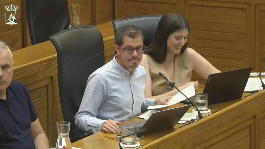 "Usted es una mala católica": así comenzó la bronca entre IU y VOX que obligó a suspender el pleno en el Ayuntamiento de Gijón