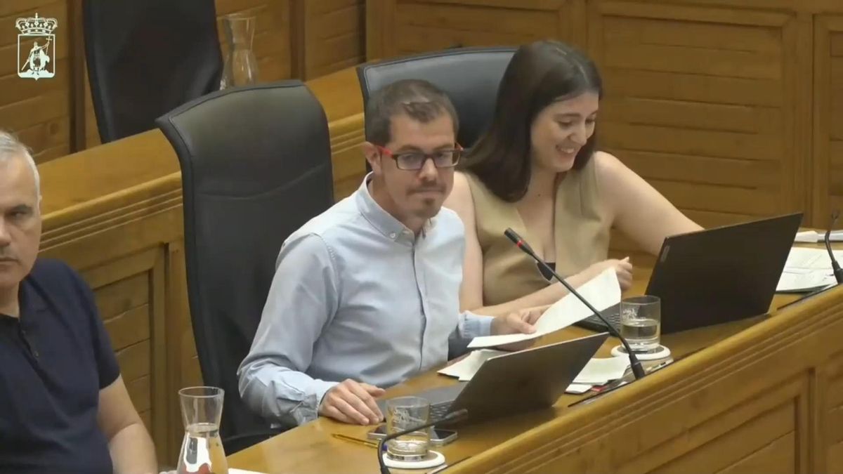 "Usted es una mala católica": así comenzó la bronca entre IU y VOX que obligó a suspender el pleno en el Ayuntamiento de Gijón