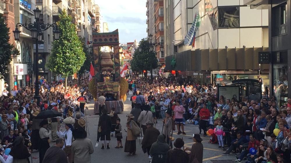 Desfile del Día de América en Asturias dentro de las fiestas de San Mateo de Oviedo