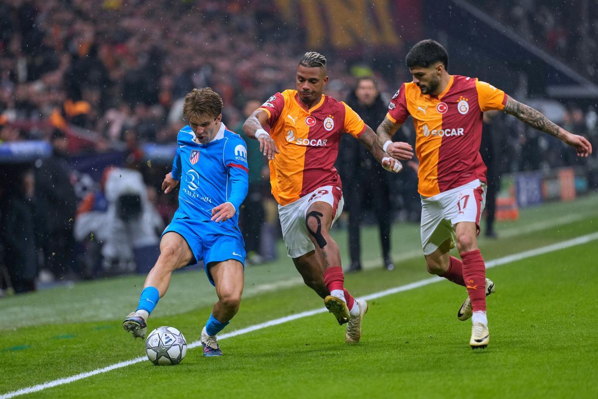 Atletico Madrid's Pablo Barrios, left, vies for the ball with Galatasaray's Mario Lemina, center, and Eren Elmali during a Champions League opening phase soccer match between Galatasaray and Atletico Madrid, in Istanbul, Wednesday, Jan. 21, 2026. (AP Photo/Khalil Hamra)