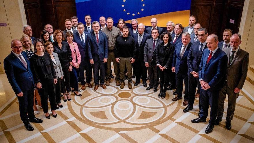 Encuentro histórico de los ministros de Exteriores de la Unión Europea, reunidos por primera vez fuera del territorio comunitario en Kiev