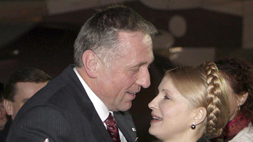 Acuerdo. Topolanek y Timoshemko, tras firmar el protocolo.