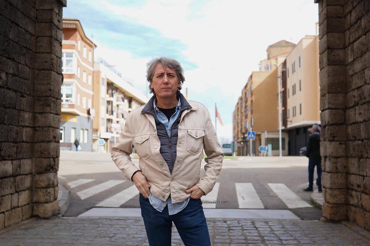 El candidat del PSOE, Carlos Martínez, ahir a Toro (Zamora).