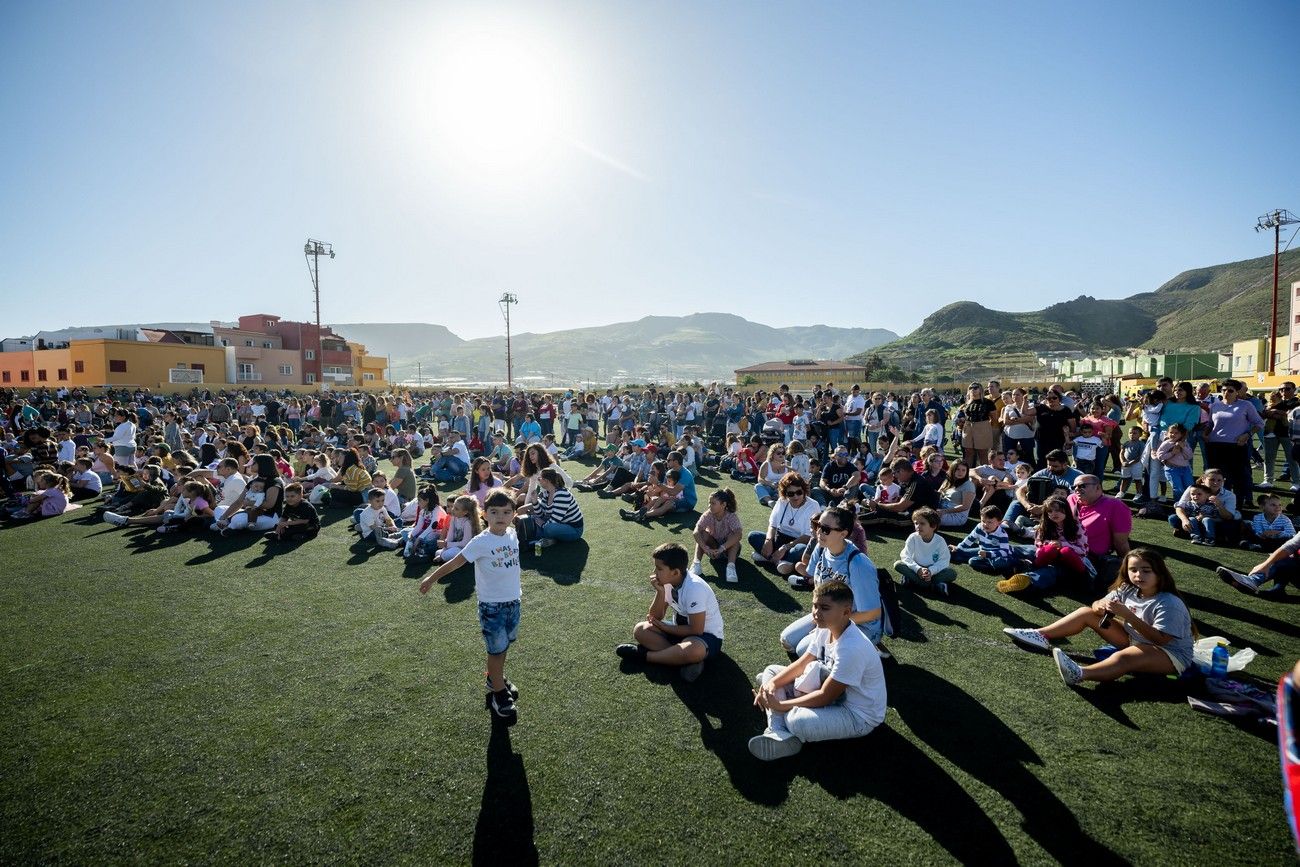 Miles de personas llenan de ilusión el Estadio de Barrial en la llegada de los Reyes Magos