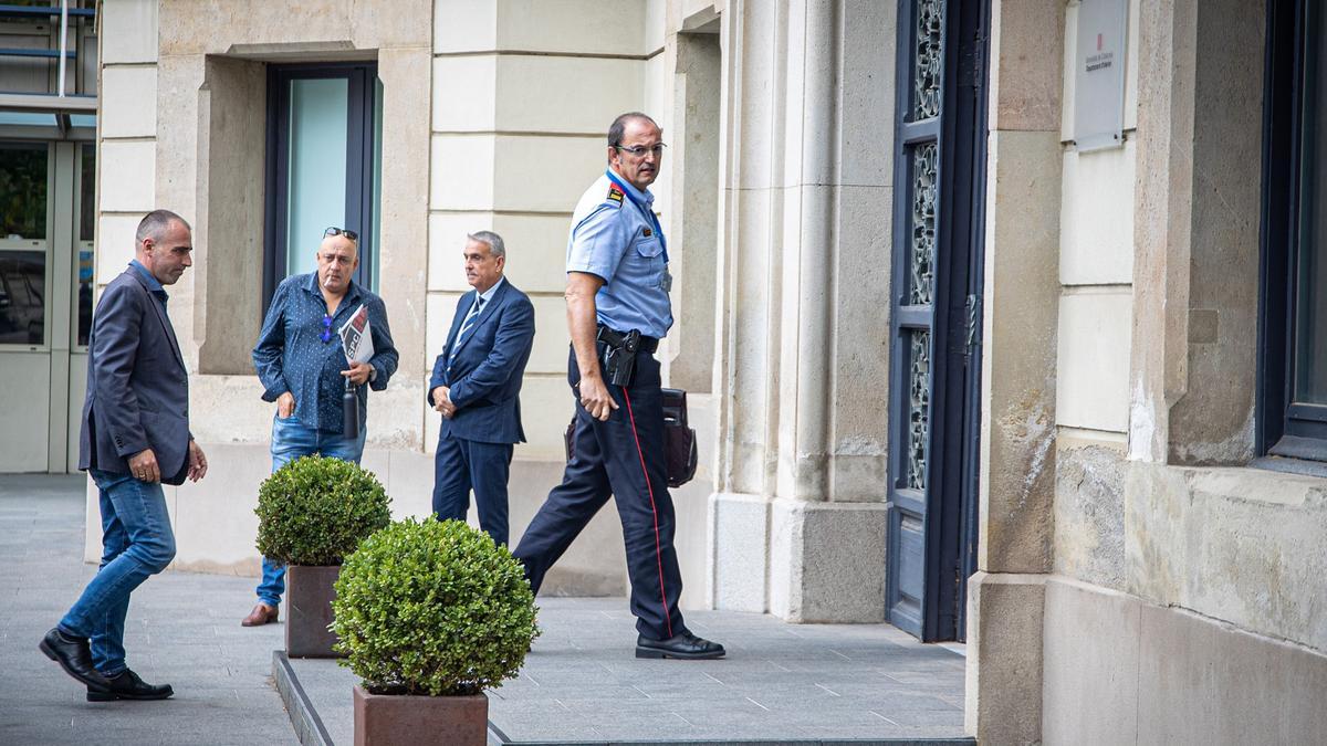 Barcelona 17/10/2022 Política El comisario Estela acude a una reunión a la conselleria de Interior de la que puede salir destituido. AUTPOR: JORDI OTIX