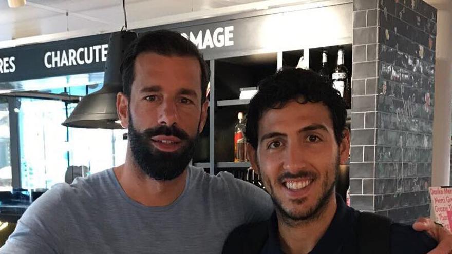 ¿Qué hace Dani Parejo con Van Nistelrooy?