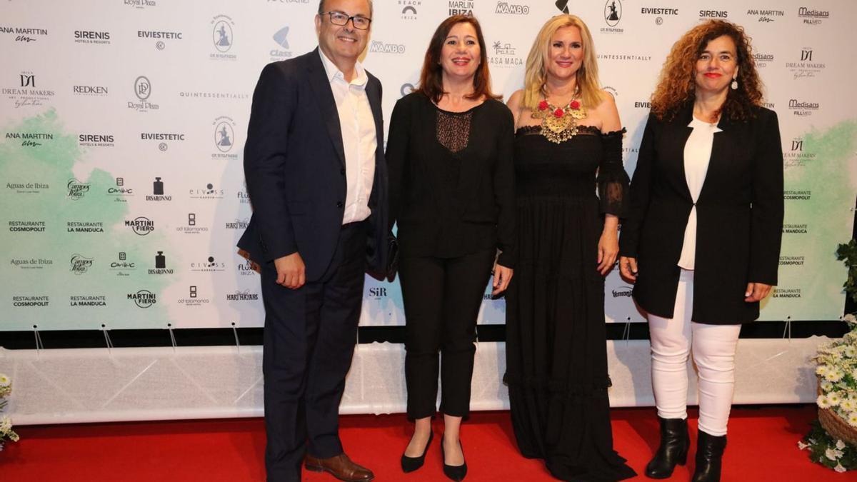 Vicent Torres, Francina Armengol, Marta Díaz y Pilar Costa, en un desfile Adlib.