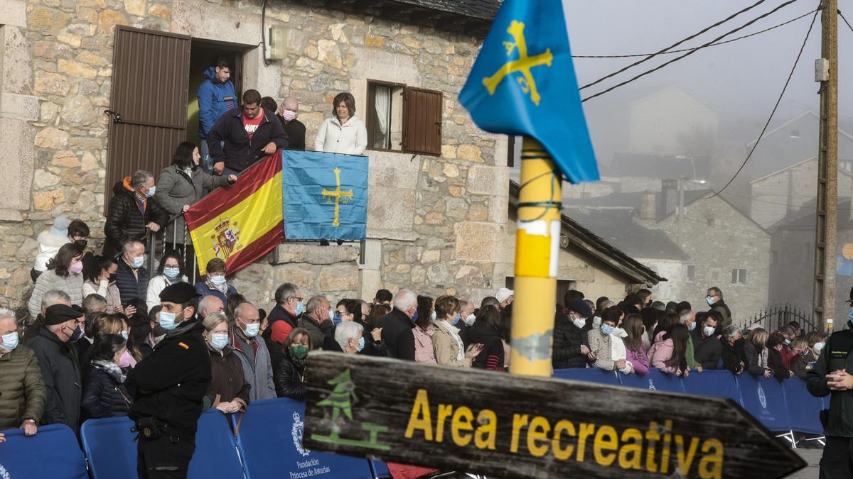 Pueblo Ejemplar 2021: La Familia Real visita Santa María del Puerto, en Somiedo