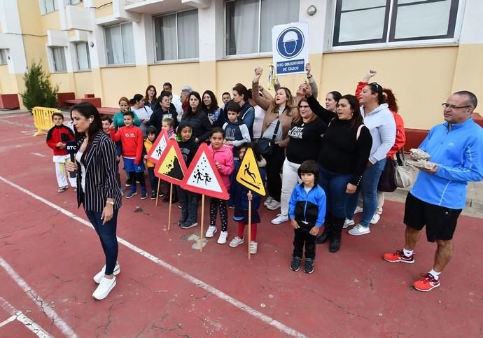 05/04/2019 TELDE.  Concentración de padres y madres por el mal estado del CEIP Principe de Asturias. Fotógrafa: YAIZA SOCORRO.  | 02/04/2019 | Fotógrafo: Yaiza Socorro