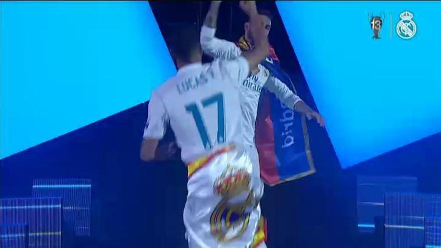 El Real Madrid celebra la victoria de la decimotercera Champions