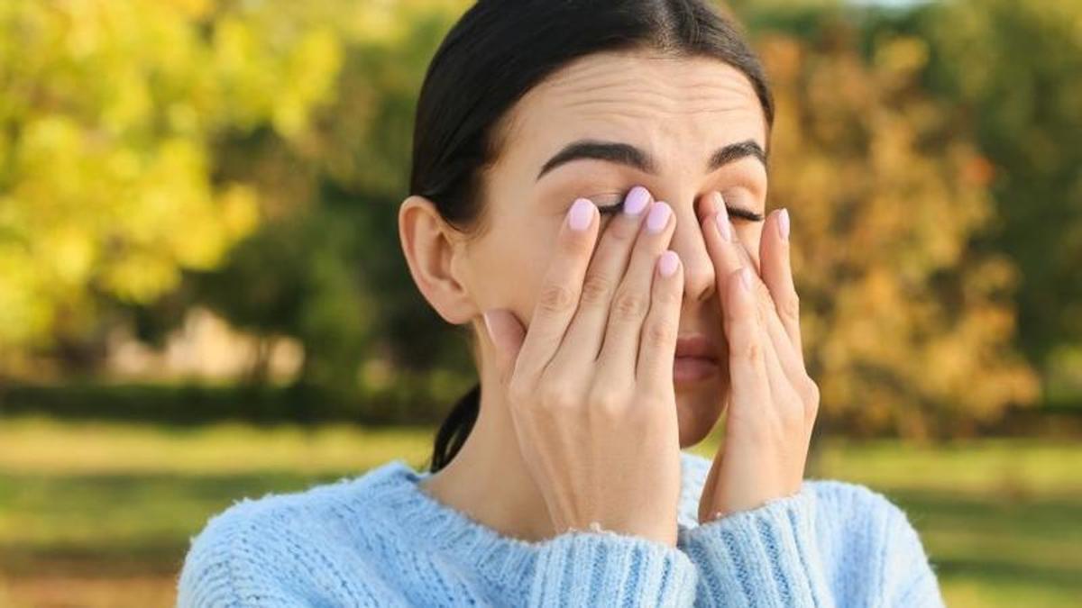 El picor de ojos es una de los síntomas de un alergia.
