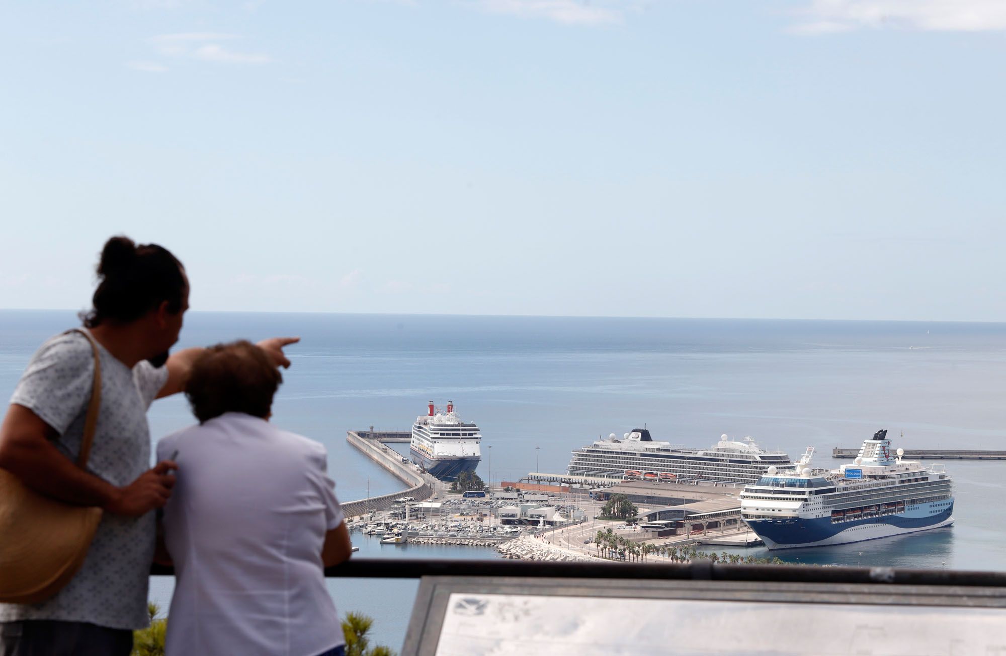 Tres cruceros coinciden en el puerto de Málaga