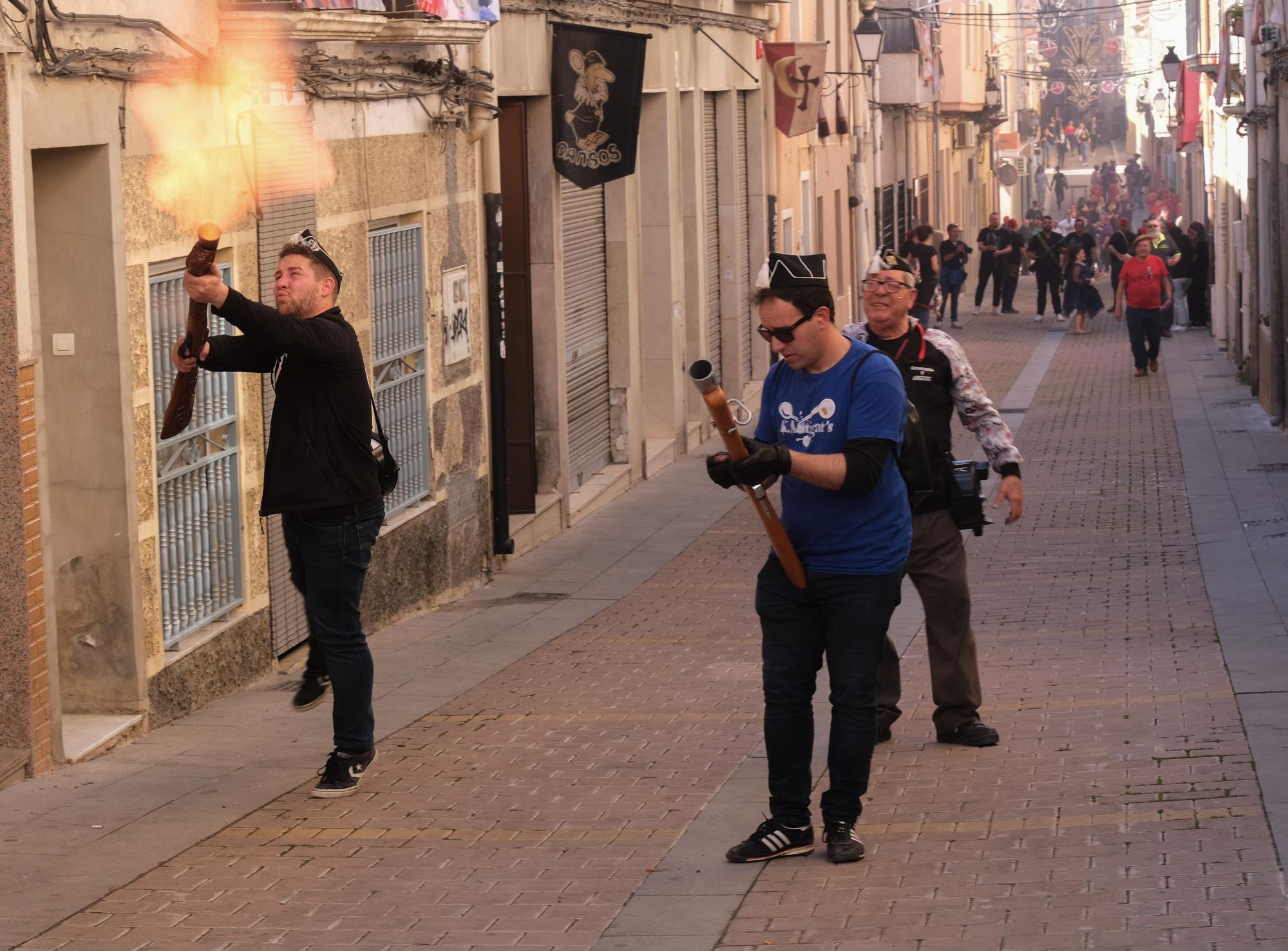 Fiesta de Els Capitans y desfile de abanderadas de Moros y Cristianos de Petrer, en imágenes