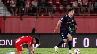 El Almería rescata un empate meritorio contra el Eibar