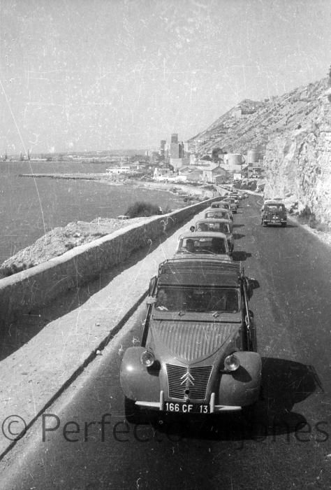 Así era el tráfico en la ciudad de Alicante en los años 60 y 70 en pleno verano