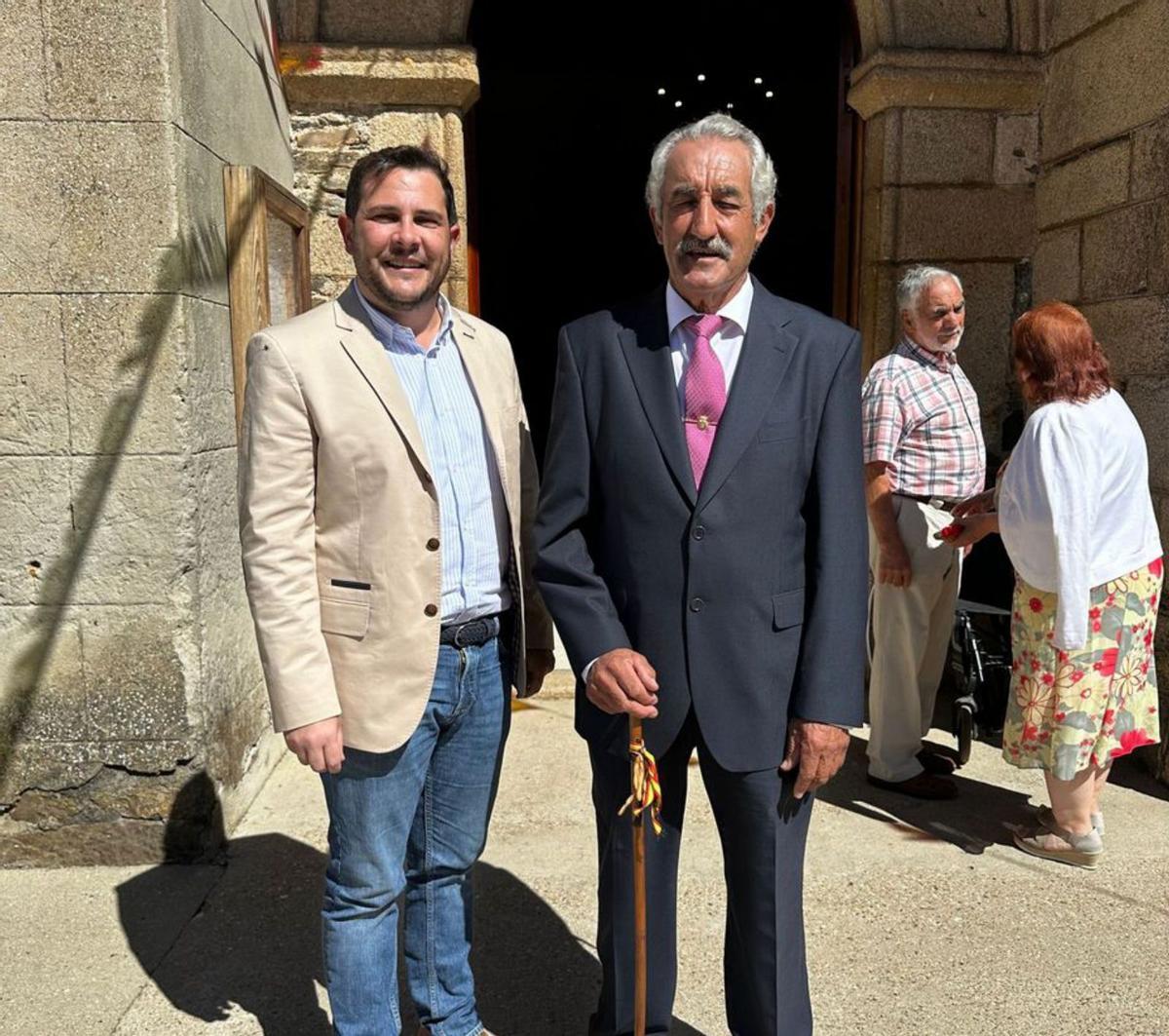 El vicepresidente de la Diputación, Víctor López, y el alcalde del Ayuntamiento de Gallegos del Río, Pascual Blanco. | Chany Sebastián