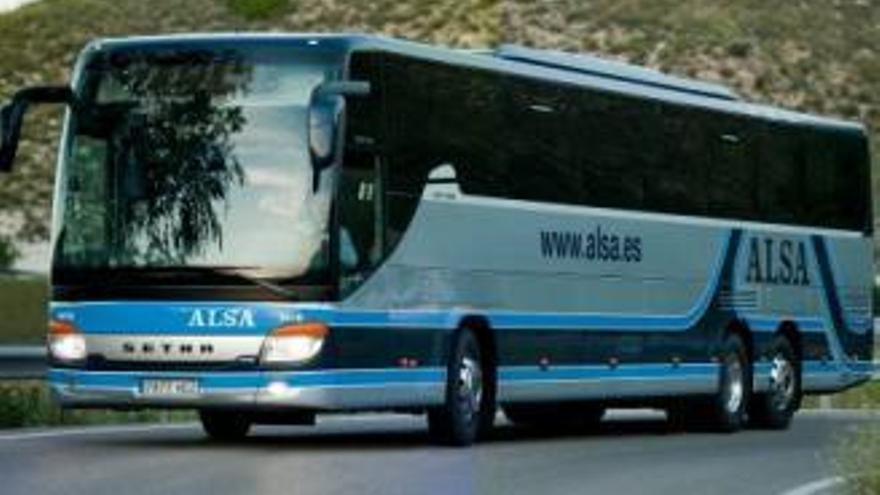 Un autobús Alsa