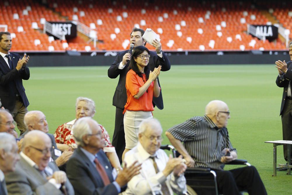 El Valencia rinde homenaje a sus socios más fieles