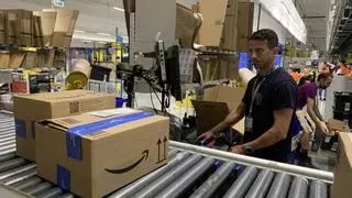 Amazon, un gigante con un engranaje perfecto en el que conviven personas y robots
