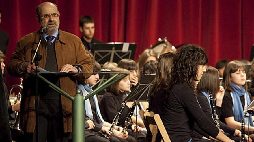 Acto de presentación del concierto en el que la Banda «Maestro Lupi» interpretó obras de Mozart y Schuman.