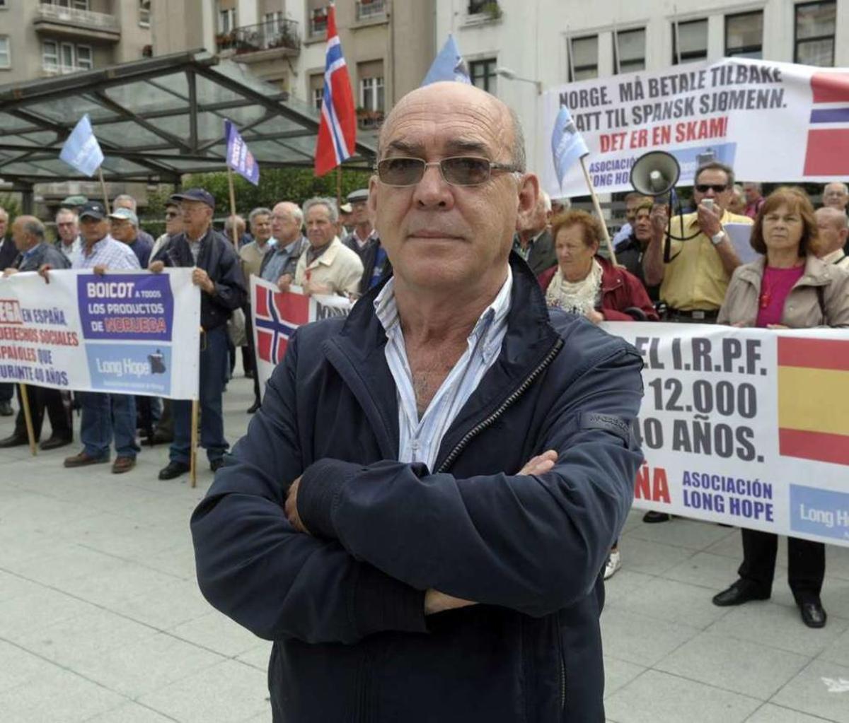 El portavoz de la asociación Long Hope, Alberto Paz, durante una protesta esta semana en A Coruña.