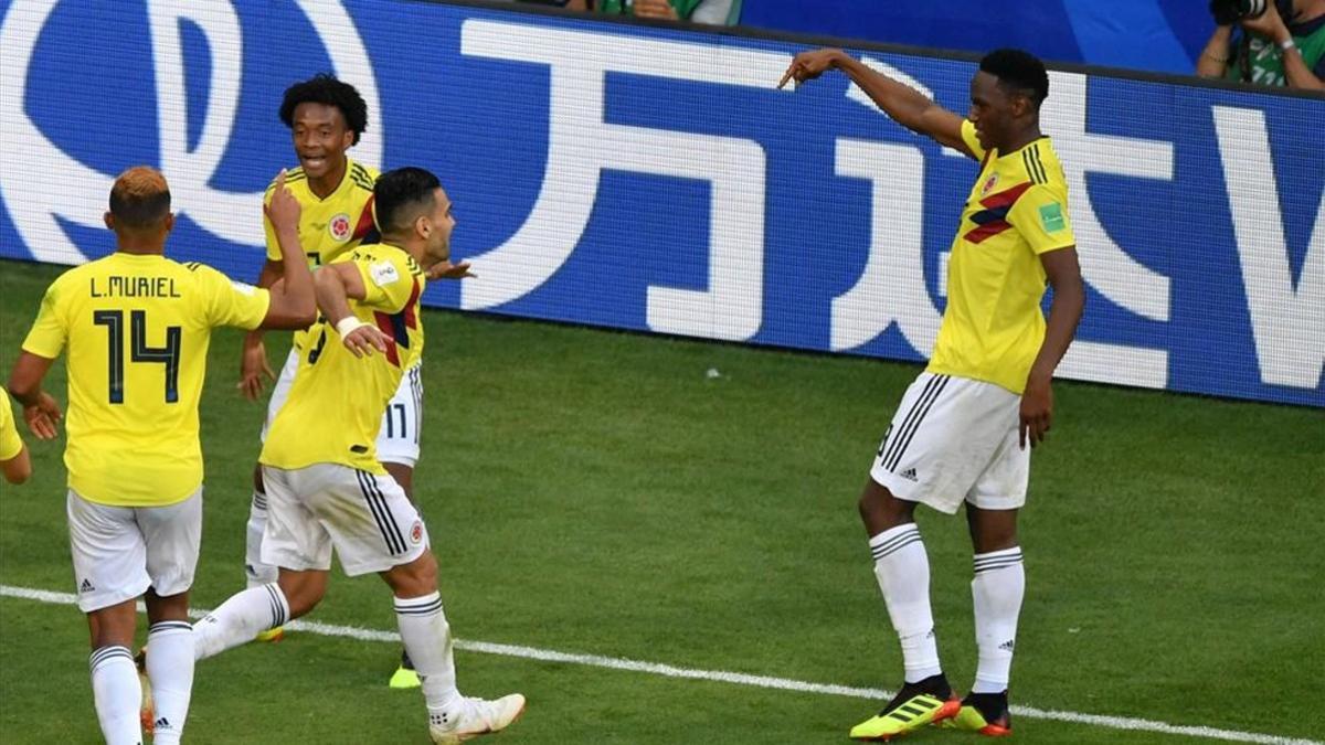 Yerry Mina celebra el tanto frente a Senegal que clasificó a Colombia