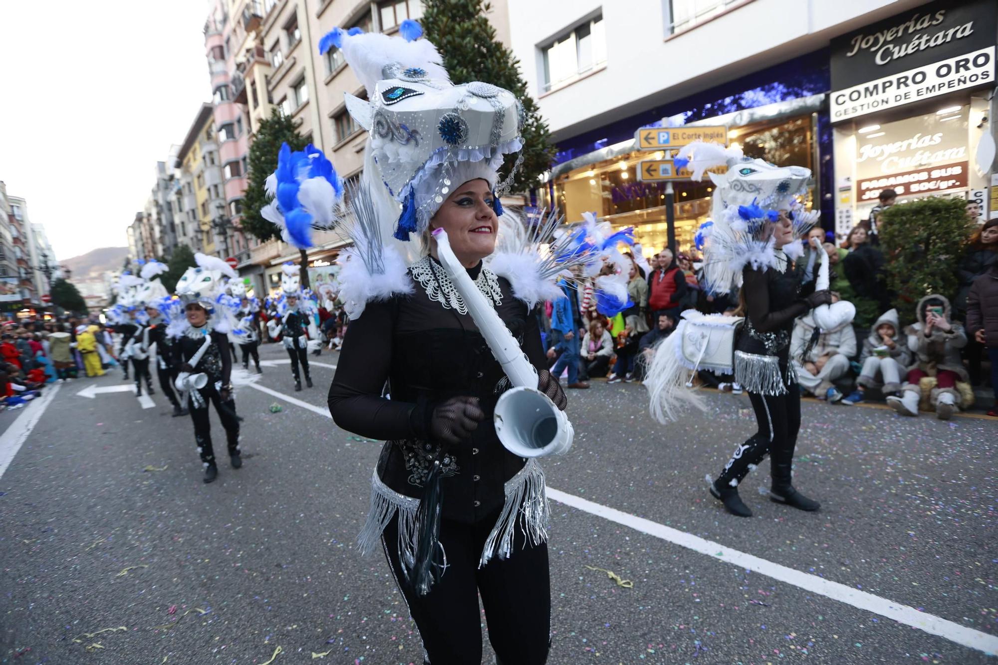 EN IMÁGENES: El Carnaval llena de color y alegría las calles de Oviedo