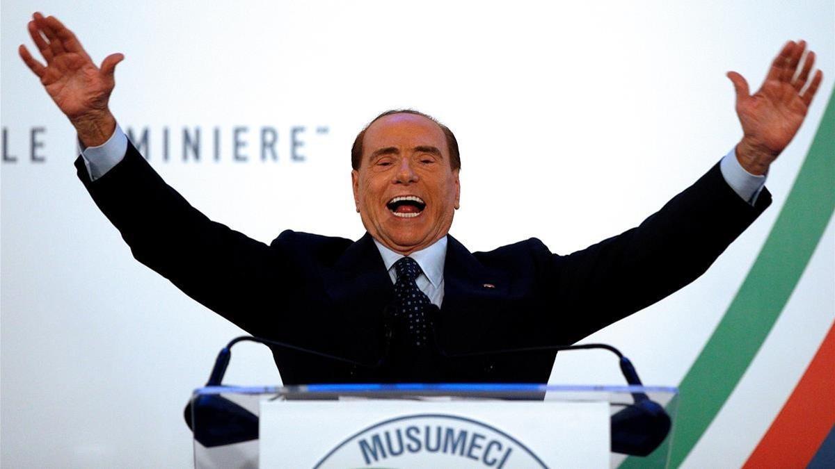 Berlusconi, en un mitin en Catania, el 2 de noviembre.