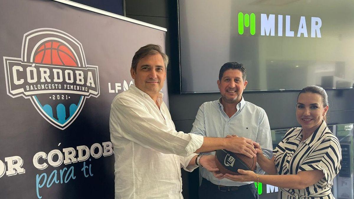 Fran Díez, Sebastián del Rey y Rosa Navarro, en la presentación del acuerdo de colaboración entre Milar y el Córdoba Baloncesto Femenino.