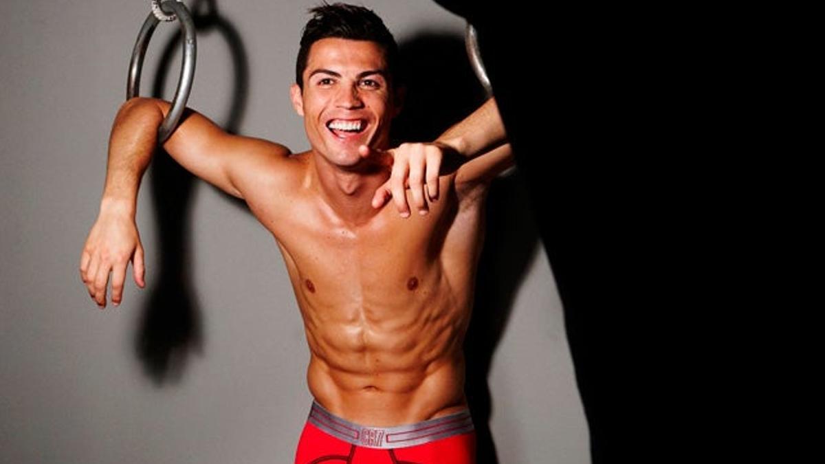 Cristiano Ronaldo con unos calzoncillos rojos