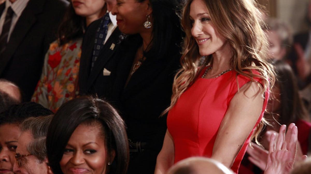 Sarah Jessica Parker y la primera dama de EEUU, Michell Obama, en el acto para recaudar fondos para el presidente, en Nueva York.