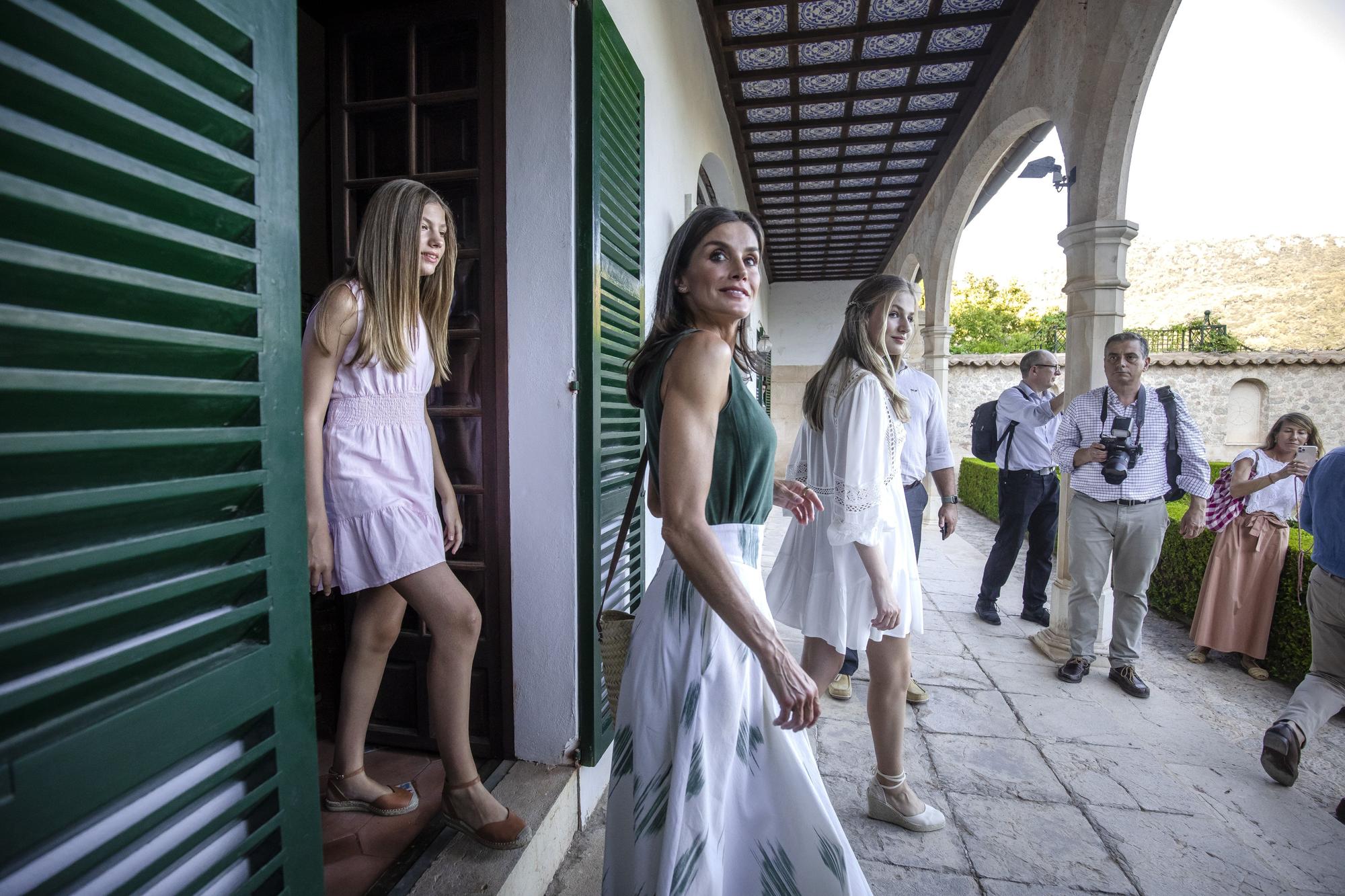 Valldemossa conquista a los reyes y sus hijas en un paseo idílico