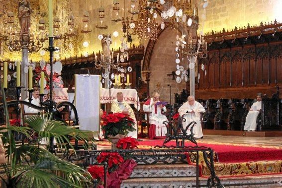 Zur deutschsprachigen Christvesper in der Kathedrale kamen am Samstag (24.12.) wieder zahlreiche Residenten und Urlauber. Die Predigt hielt in diesem Jahr Pfarrerin Heike Stijohann.