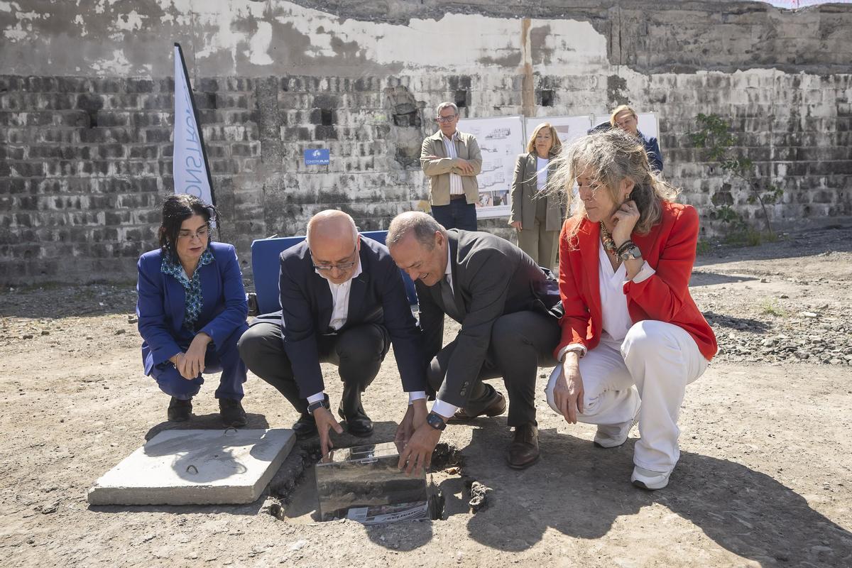 Primera piedra de las 63 viviendas de El Secadero